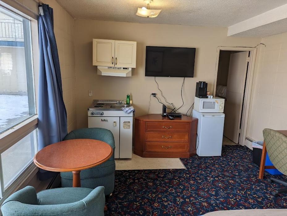 Matador Motel Drayton Valley Экстерьер фото